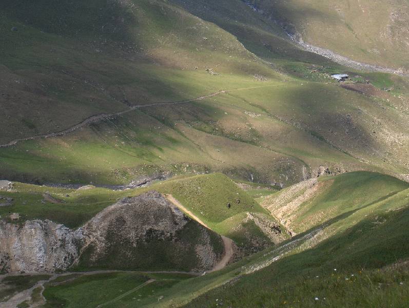 2 vue du depart de la piste jusqu a la  bergerie.JPG